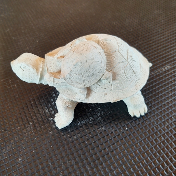 Turtle with baby statue (unpainted) - Picture 4 of 4